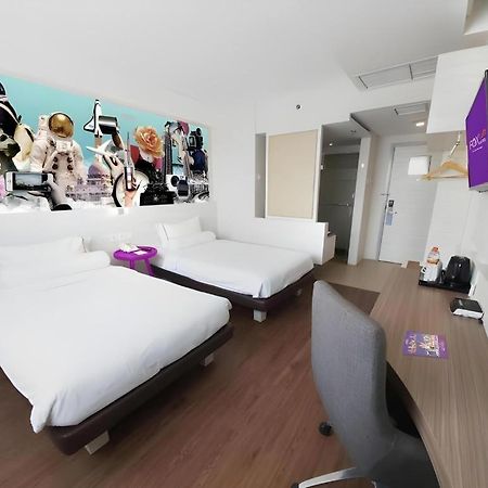 Royal Bay Hotel Makassar Esterno foto
