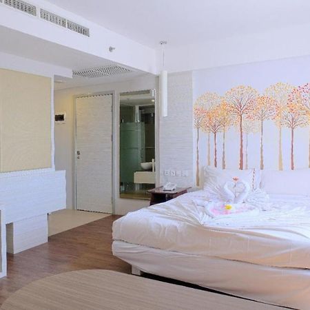 Royal Bay Hotel Makassar Esterno foto