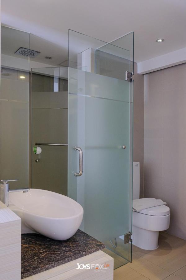Royal Bay Hotel Makassar Esterno foto