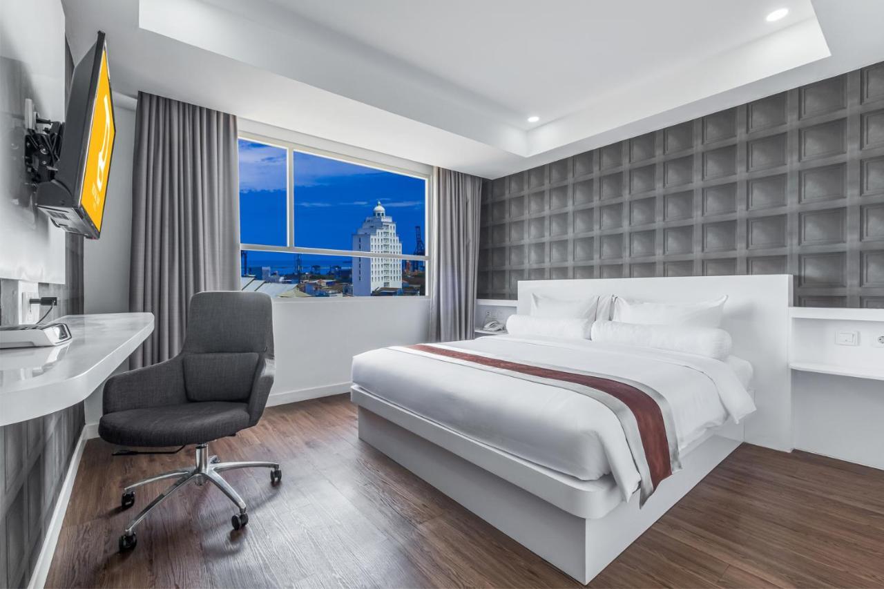 Royal Bay Hotel Makassar Esterno foto