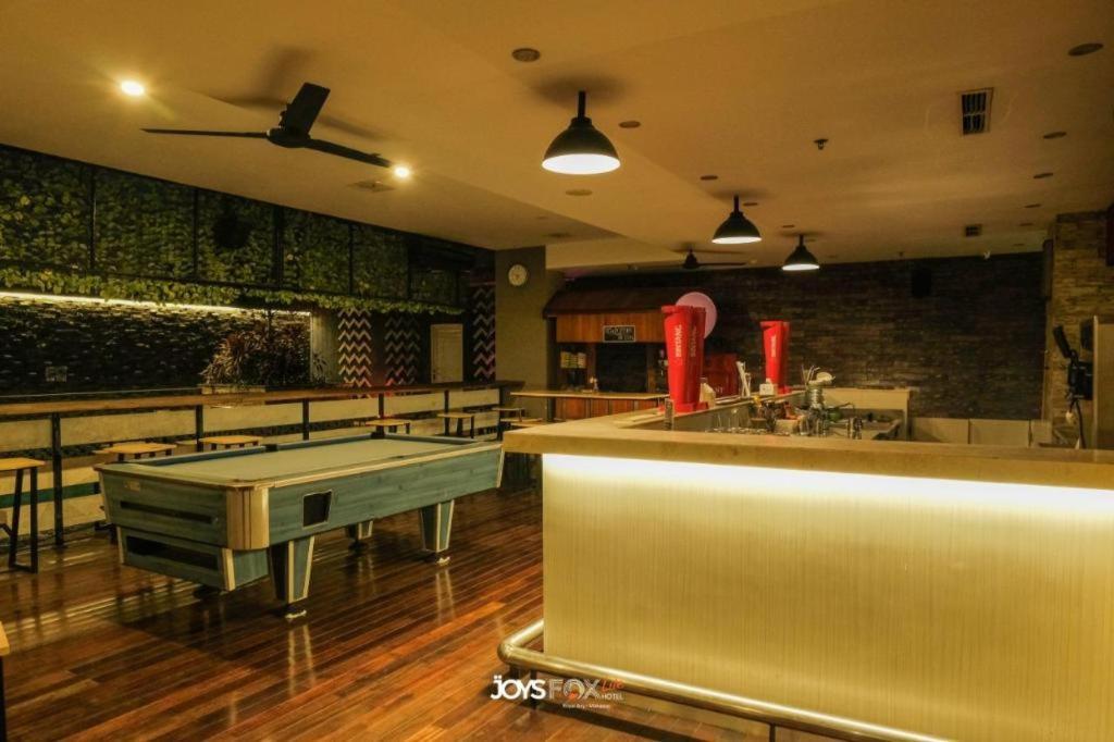 Royal Bay Hotel Makassar Esterno foto