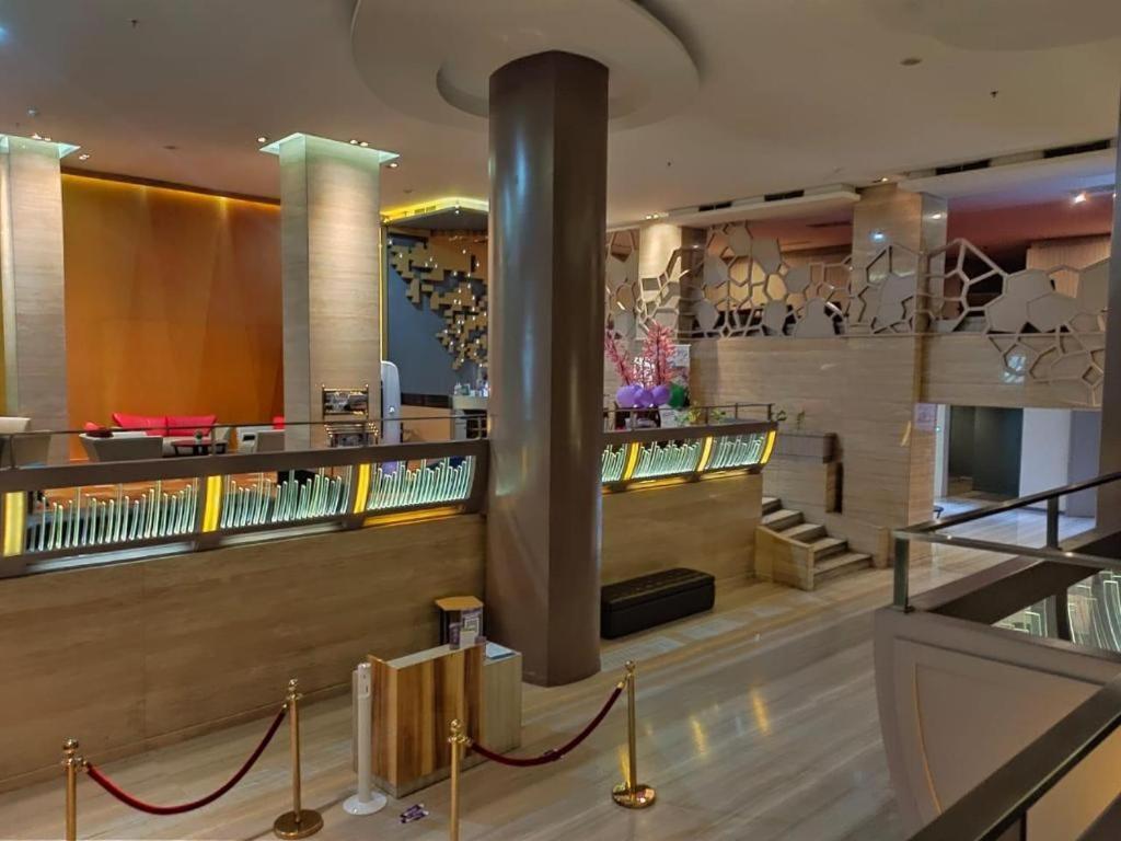 Royal Bay Hotel Makassar Esterno foto