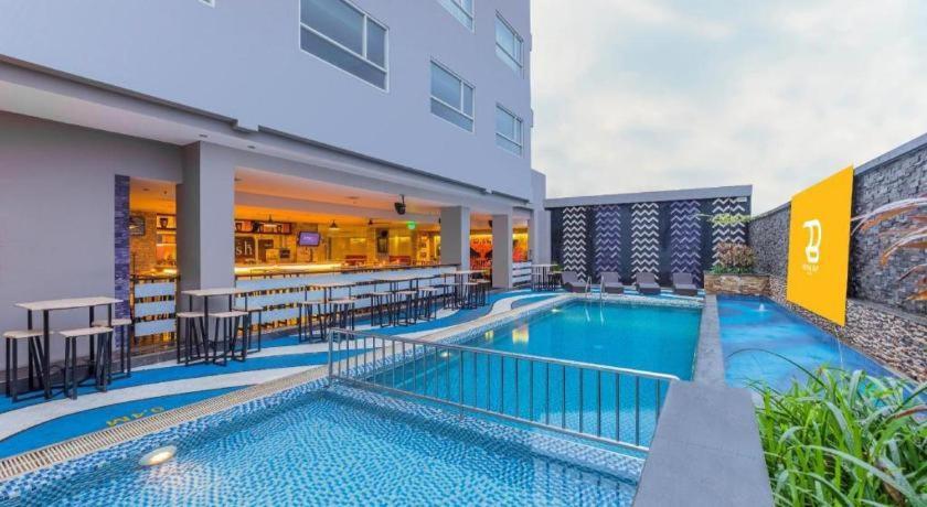 Royal Bay Hotel Makassar Esterno foto