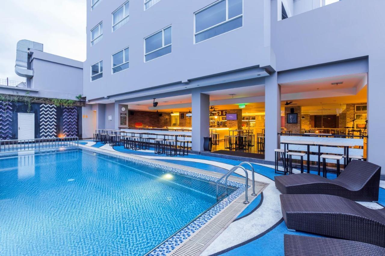 Royal Bay Hotel Makassar Esterno foto
