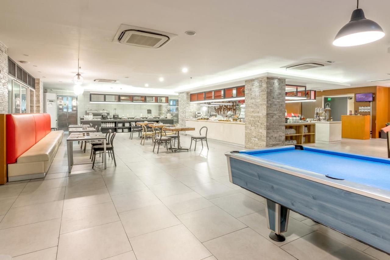 Royal Bay Hotel Makassar Esterno foto
